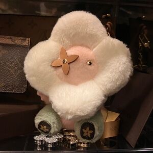 Fluffy Flower Plush Keychain/Bag Charm Vivienne.